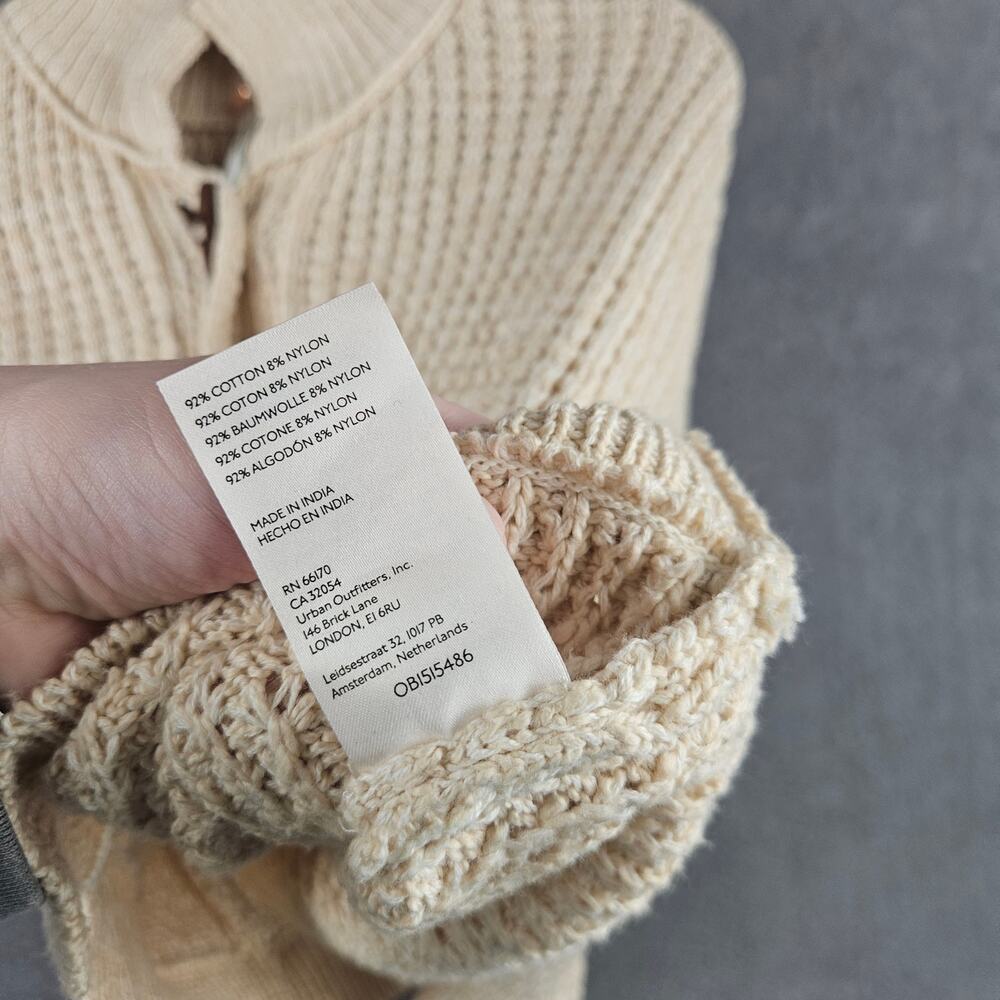 Free People Chunky Knit Cropped Cardigan Toggle Sweater Boho Cottagecore XS - Picture 6 of 7